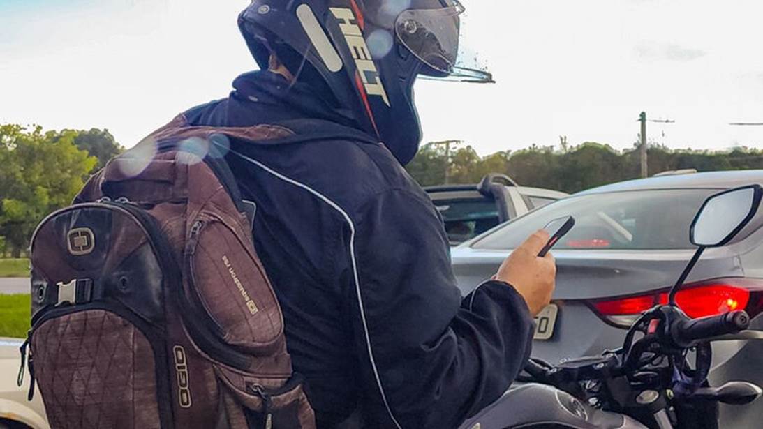 A person in a helmet holding a phone

AI-generated content may be incorrect.